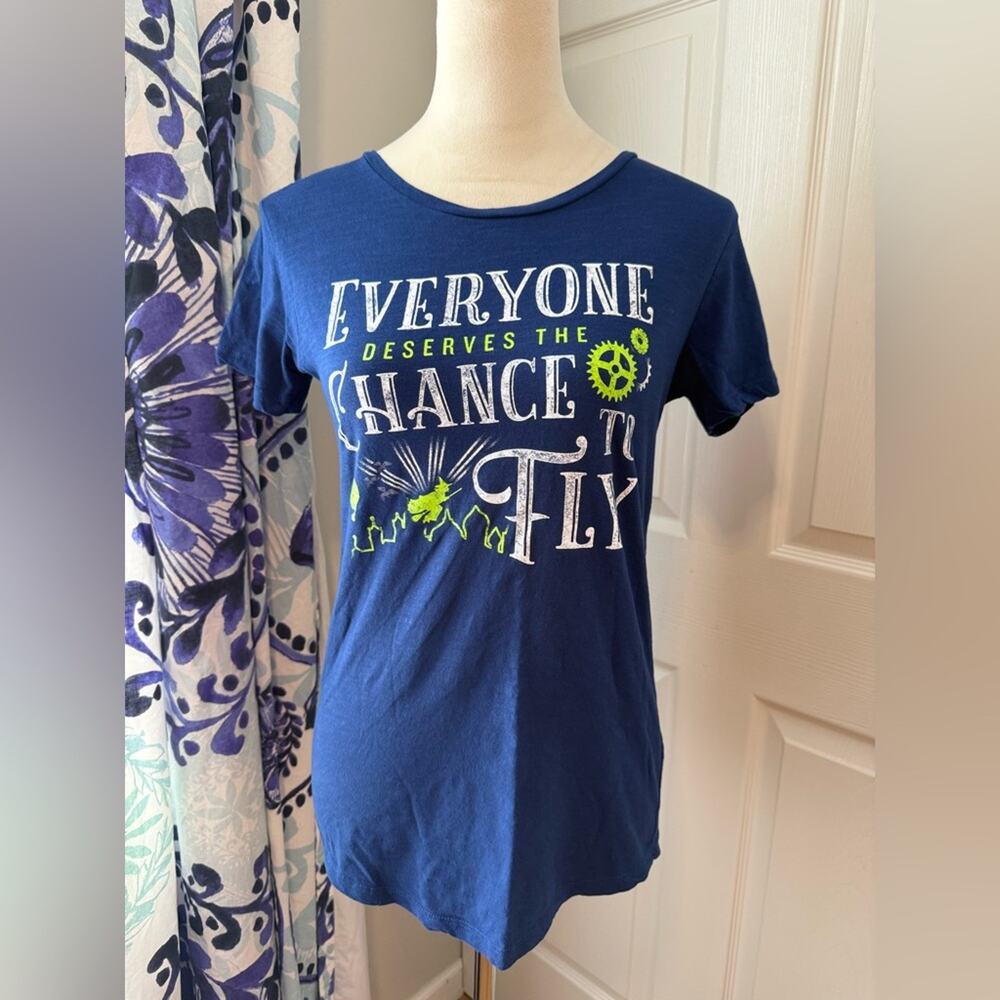Wicked Musical Graphic Tee “Everyone Deserves the Chance to Fly” Size S